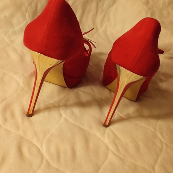 Red guess heels - Picture 4 of 4